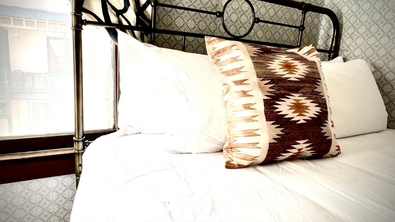Hotel La More At The Bisbee Inn Bagian luar foto